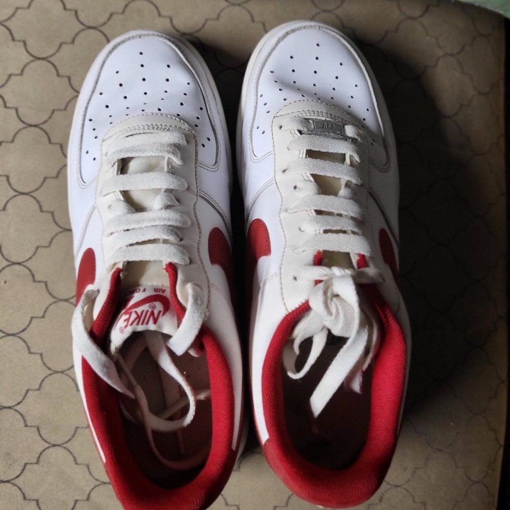 Nike White and Red Low-Top Sneakers